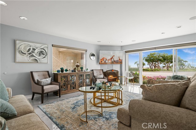 Detail Gallery Image 2 of 32 For 805 Ocean Ave #4,  Seal Beach,  CA 90740 - 3 Beds | 2 Baths