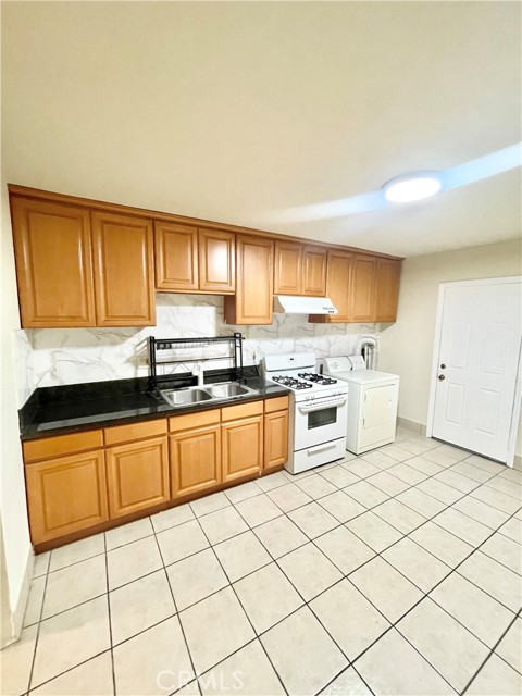 Detail Gallery Image 5 of 7 For 430 S Curtis Ave, Alhambra,  CA 91803 - 2 Beds | 1 Baths