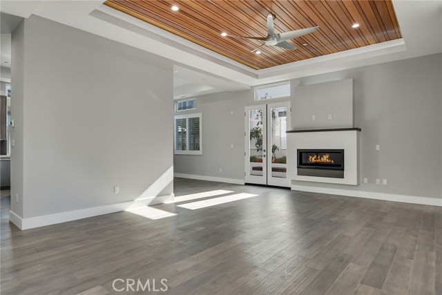 LIVING ROOM - FIREPLACE