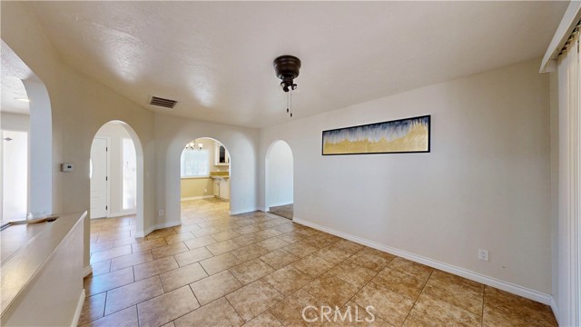 15460 Mandan Road, Apple Valley CA: https://media.crmls.org/medias/494e0668-5023-4049-ba51-86c240ffa7b1.jpg