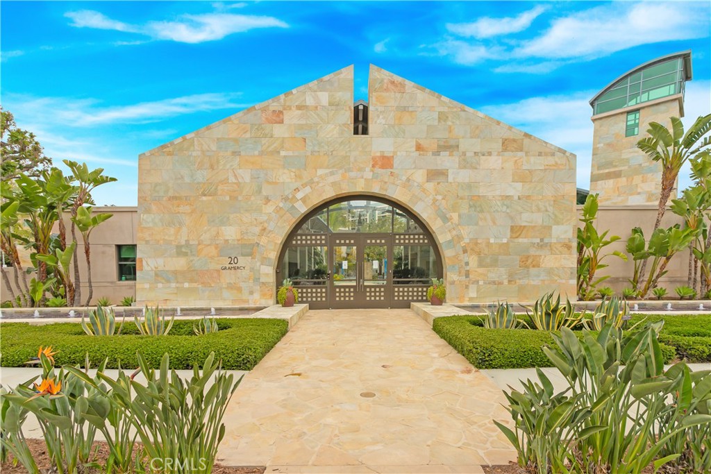 https://media.crmls.org/medias/494ed077-1af8-45b8-9465-71987690abc0.jpg?preset=X-Large