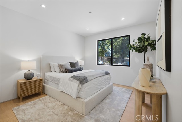 22518 Burbank photo 11