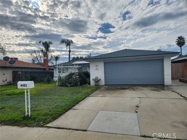 Detail Gallery Image 6 of 37 For 4401 Posada Ave, Bakersfield,  CA 93309 - 3 Beds | 2 Baths