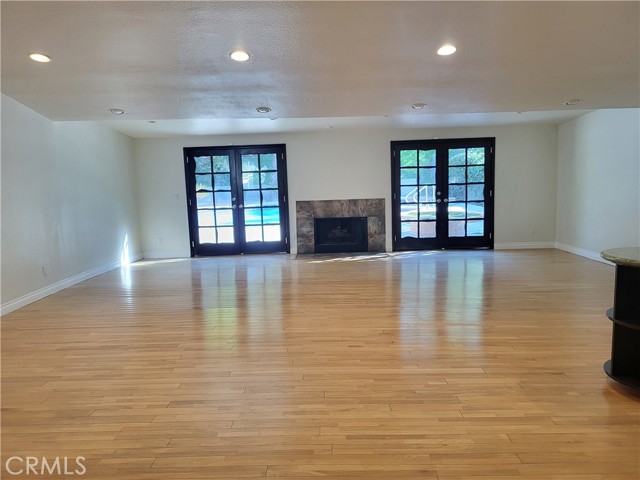 Detail Gallery Image 7 of 22 For 5700 Kelvin, Woodland Hills,  CA 91367 - 3 Beds | 3 Baths