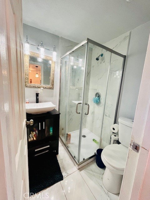 Detail Gallery Image 7 of 10 For 715 Goodman St, Bakersfield,  CA 93305 - 2 Beds | 1 Baths