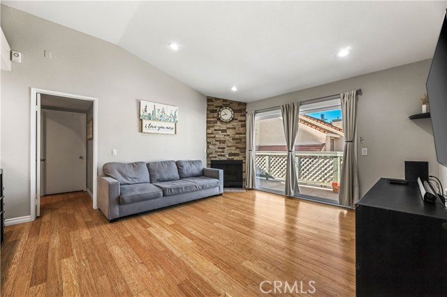 Detail Gallery Image 7 of 38 For 3512 W Stonepine #D,  Anaheim,  CA 92804 - 1 Beds | 1 Baths