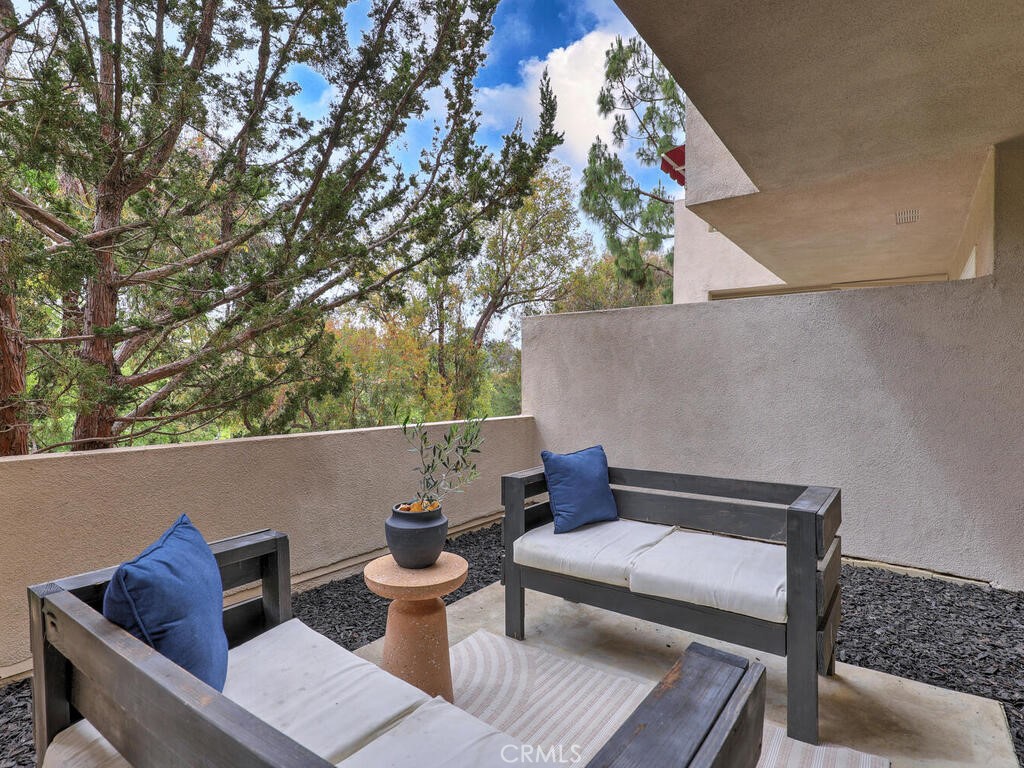 https://media.crmls.org/medias/49532e1b-a1b0-48b9-b899-70e08731d97b.jpg?preset=X-Large