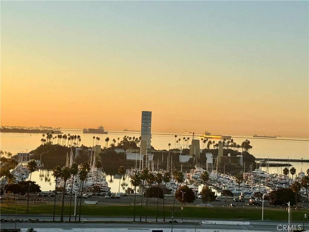 https://media.crmls.org/medias/49556b9d-4121-49ee-9cf9-38d031259d9e.jpg?preset=X-Large