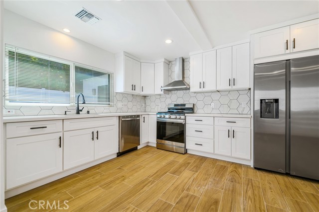 Detail Gallery Image 3 of 14 For 5706 Burnet Ave, Sherman Oaks,  CA 91411 - 3 Beds | 2 Baths