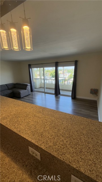 420 Redondo Avenue, Long Beach CA: https://media.crmls.org/medias/4955dde3-81a2-4b26-a29b-027079c9e624.jpg