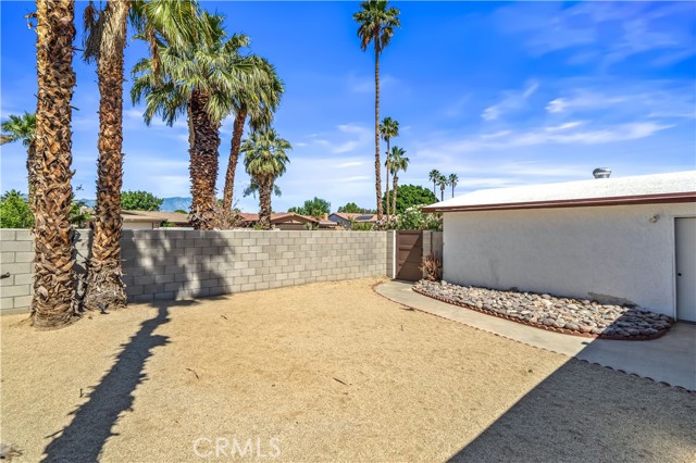 43160 Virginia Avenue, Palm Desert CA: https://media.crmls.org/medias/49576d1f-c10b-4ae4-b346-1cc56b916fde.jpg