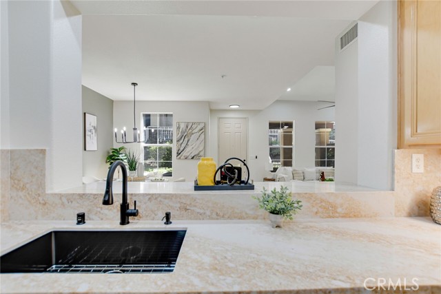 Detail Gallery Image 23 of 47 For 28210 Canterbury Ct, Valencia,  CA 91354 - 2 Beds | 2/1 Baths