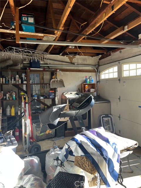 9312 Garden View Avenue, South Gate CA: https://media.crmls.org/medias/495857f6-af93-49fa-a343-4169b6ba5d12.jpg