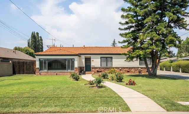 10525 Olive Street, Temple City CA: https://media.crmls.org/medias/49596307-85ac-4496-a0fe-4f910e6063f4.jpg