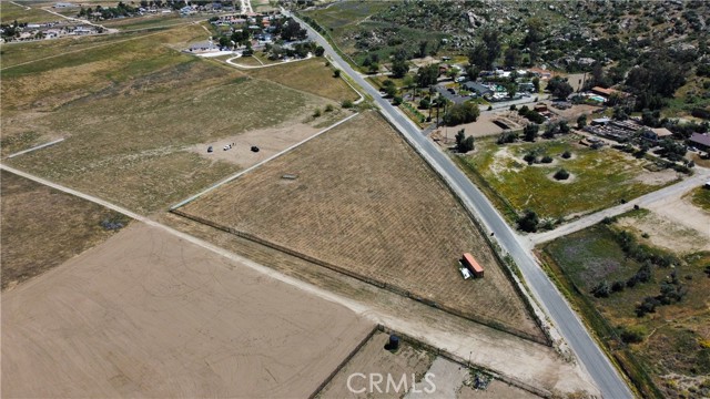 1 Corso Alto Avenue, Nuevo CA: https://media.crmls.org/medias/49599199-0562-4b64-bd9b-7d4e970ca857.jpg