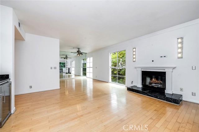 1401 S Bentley Avenue, Los Angeles CA: https://media.crmls.org/medias/495ad66c-ba9e-465f-a3c7-b66004823e1d.jpg