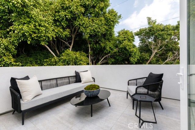 846 N Alta Vista Boulevard, Los Angeles CA: https://media.crmls.org/medias/495afb41-2efa-43f4-ba91-21d04090b8b3.jpg