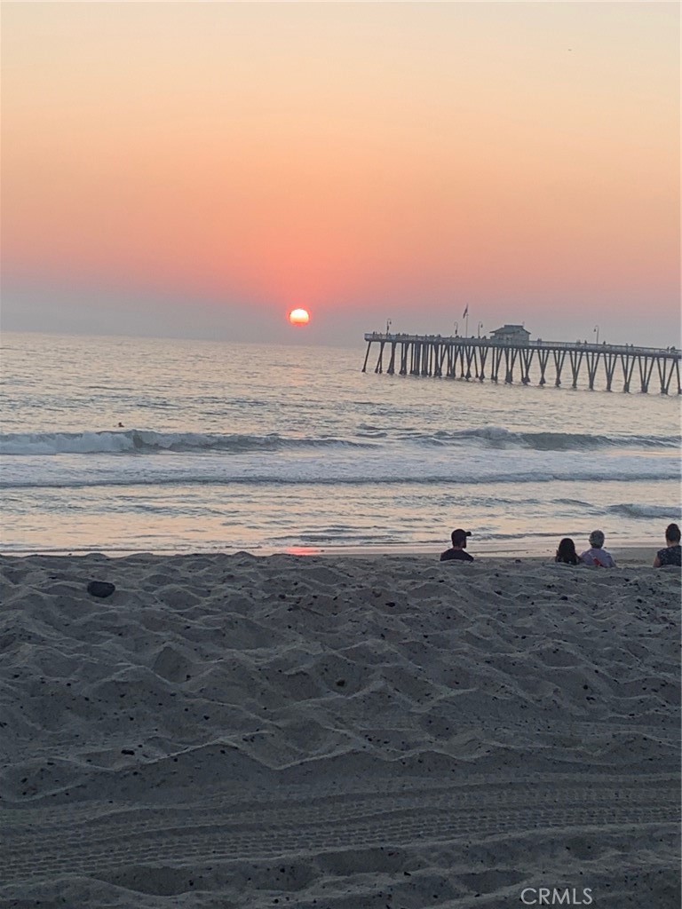 https://media.crmls.org/medias/495d5f6d-300c-4f63-ae96-50556cdef0d4.jpg?preset=X-Large