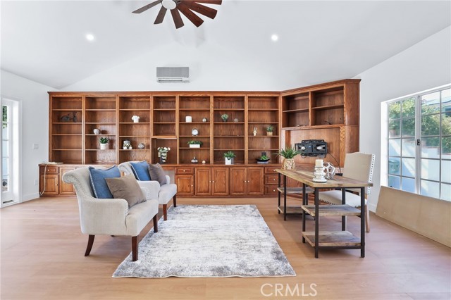 Detail Gallery Image 11 of 25 For 4424 Deanwood Dr, Woodland Hills,  CA 91364 - 5 Beds | 5/1 Baths