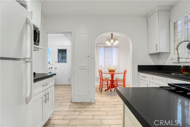 102 Bonito Avenue, Long Beach CA: https://media.crmls.org/medias/495e4a5e-482c-4c23-8e5e-652642f0f8cb.jpg