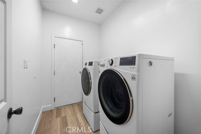 231 Sunny Meadow Drive, Bakersfield CA: https://media.crmls.org/medias/495ef7be-3b7c-466c-a279-7a446da1290a.jpg