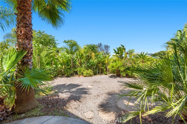 210 N Stage Coach Lane, Fallbrook CA: https://media.crmls.org/medias/49604fb0-7472-49fa-ba6e-8d4f55f80bf0.jpg