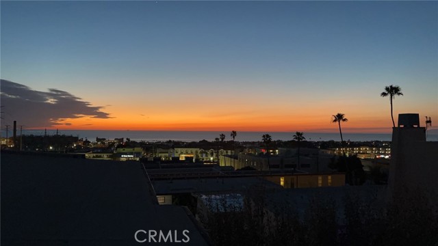 962 1st Street, Hermosa Beach, California 90254, 2 Bedrooms Bedrooms, ,1 BathroomBathrooms,Residential,Sold,1st,SB23028356