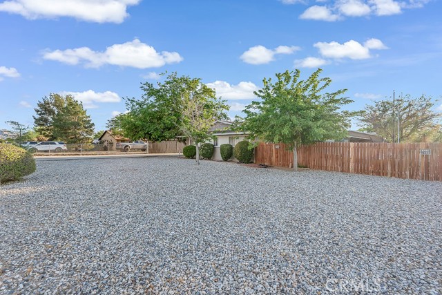 Detail Gallery Image 4 of 16 For 13250 Mohawk, Apple Valley,  CA 92308 - 7 Beds | 3 Baths