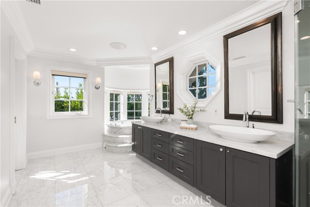 Detail Gallery Image 36 of 61 For 13320 Mulholland Dr, Beverly Hills,  CA 90210 - 5 Beds | 7 Baths