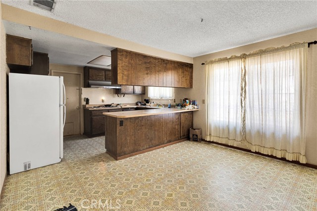 Detail Gallery Image 4 of 34 For 14122 Pawnee Rd, Apple Valley,  CA 92307 - 3 Beds | 2 Baths