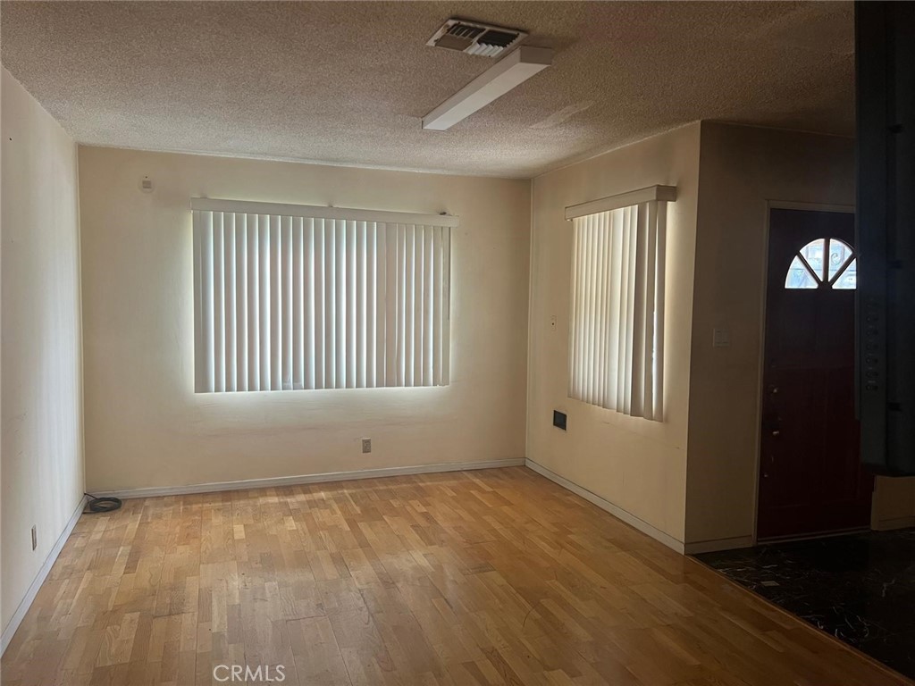 https://media.crmls.org/medias/49638d6d-9180-41a8-ae5a-41b24f636470.jpg?preset=X-Large