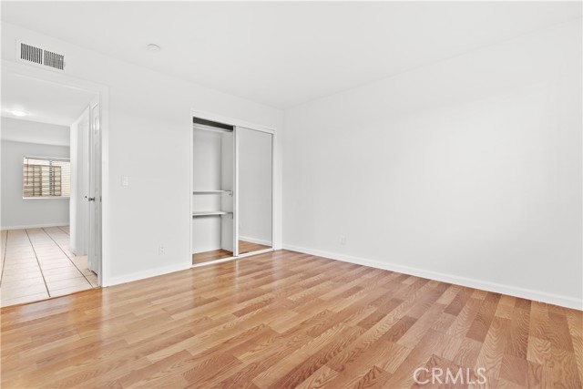 Detail Gallery Image 6 of 9 For 5915 Woodman Ave #103,  Van Nuys,  CA 91401 - 2 Beds | 2 Baths