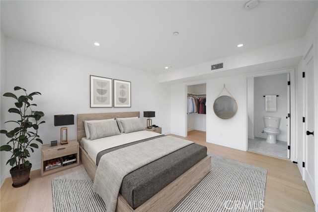 Detail Gallery Image 11 of 14 For 1334 9th St #2,  Santa Monica,  CA 90401 - 2 Beds | 2 Baths