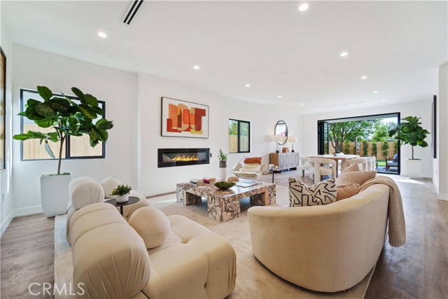 Detail Gallery Image 4 of 20 For 7717 Jamieson Ave, Reseda,  CA 91335 - 3 Beds | 3 Baths