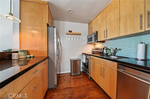 641 Prospect Avenue, Redondo Beach, California 90277, 1 Bedroom Bedrooms, ,1 BathroomBathrooms,Residential,For Sale,Prospect,SB25233128