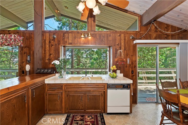 Detail Gallery Image 15 of 45 For 965 Lausanne Dr, Crestline,  CA 92325 - 4 Beds | 2/1 Baths