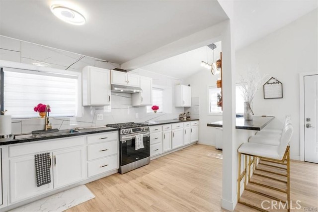 9739 Hillhaven Avenue, Tujunga CA: https://media.crmls.org/medias/4966415b-fd1c-407c-bb56-9363c1c274f8.jpg