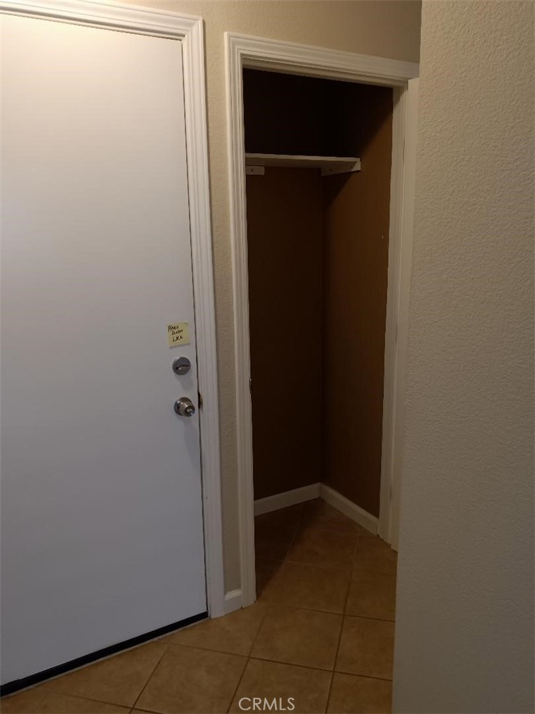 https://media.crmls.org/medias/49664d85-9f88-42b2-bed3-77127bf8f9ab.jpg?preset=X-Large