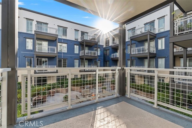 Detail Gallery Image 2 of 49 For 150 the Promenade #202,  Long Beach,  CA 90802 - 3 Beds | 3 Baths