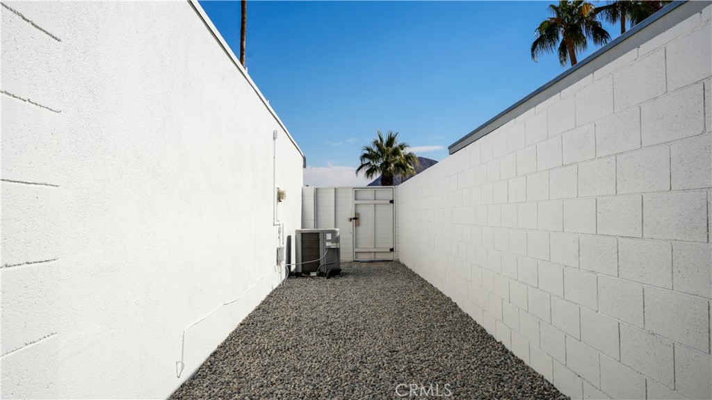 MLS #OC25261102 image #15