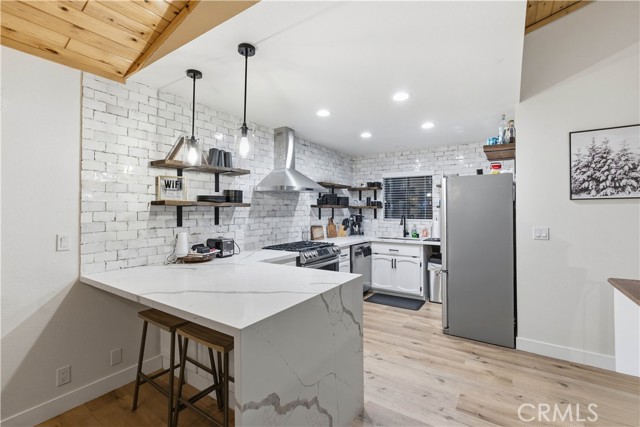 Detail Gallery Image 11 of 22 For 42677 Alta Vista Ave, Big Bear Lake,  CA 92315 - 2 Beds | 2 Baths