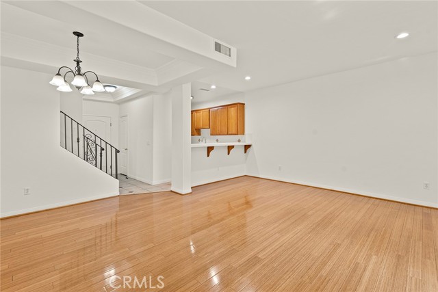 14819 Magnolia Boulevard, 11 photo 8