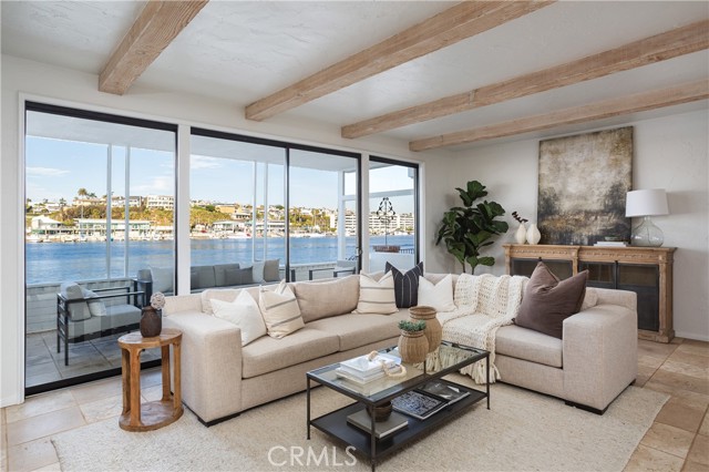310 Via Lido Nord, Newport Beach CA: https://media.crmls.org/medias/4968db6d-ea3e-4636-81d9-d694e7e4e2d2.jpg