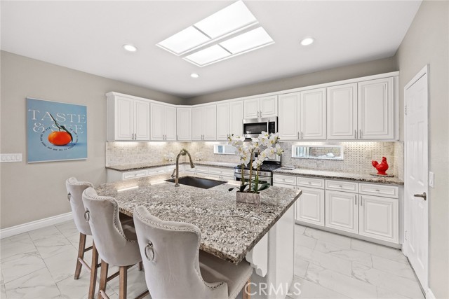 Detail Gallery Image 14 of 45 For 125 E Saint Andrews, Ontario,  CA 91761 - 5 Beds | 3 Baths