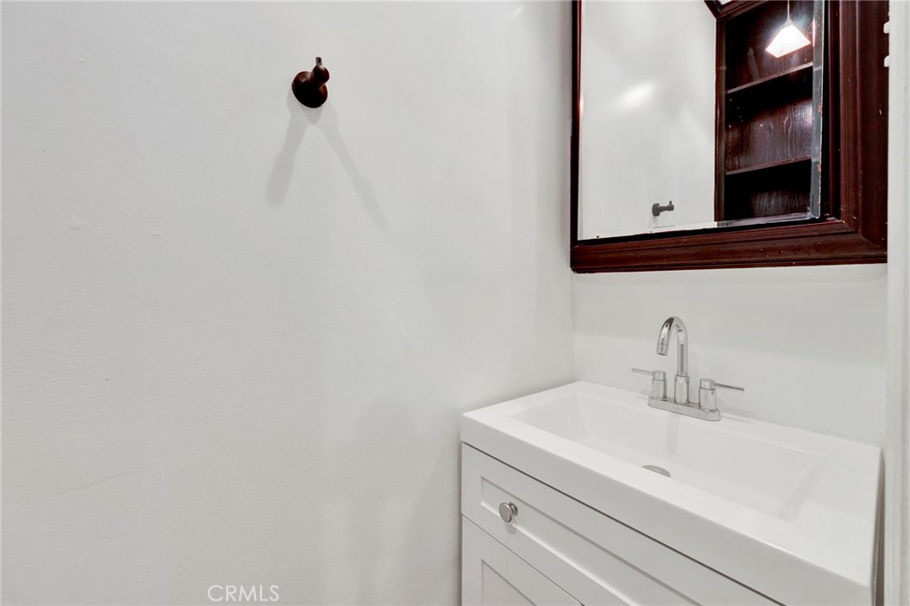 https://media.crmls.org/medias/4969b653-0ab5-49a5-8e7a-3fc4685dcfe5.jpg?preset=X-Large