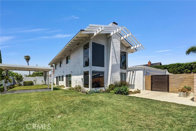 Detail Gallery Image 3 of 34 For 20291 Bancroft Cir, Huntington Beach,  CA 92646 - 4 Beds | 2/1 Baths