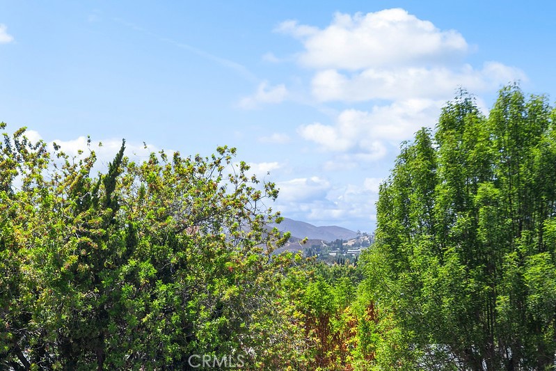 https://media.crmls.org/medias/496aeb82-2d9e-4ffd-9c32-2f1c498e870f.jpg?preset=X-Large