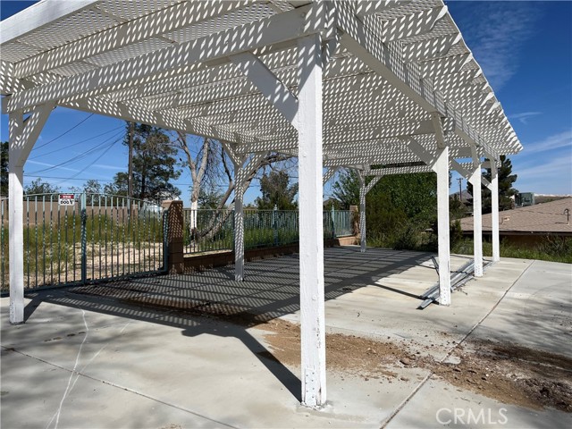 Detail Gallery Image 3 of 14 For 15492 Lenca Rd, Apple Valley,  CA 92307 - 5 Beds | 4/1 Baths