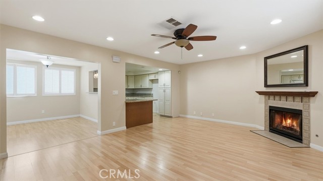 Detail Gallery Image 4 of 30 For 604 E 220th #3,  Carson,  CA 90745 - 3 Beds | 2/1 Baths