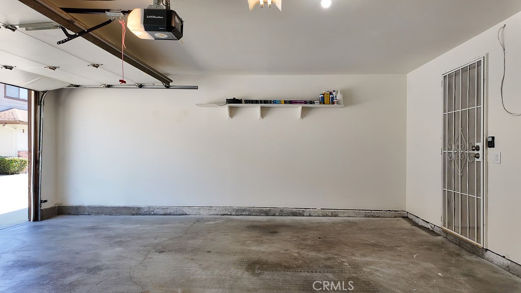 https://media.crmls.org/medias/496c0633-53a5-45b3-9d7b-44898fd5fd21.jpg?preset=X-Large